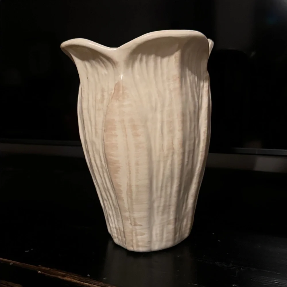 Vintage 90's Haeger Raised Leaf Pattern Tulip Vase 9